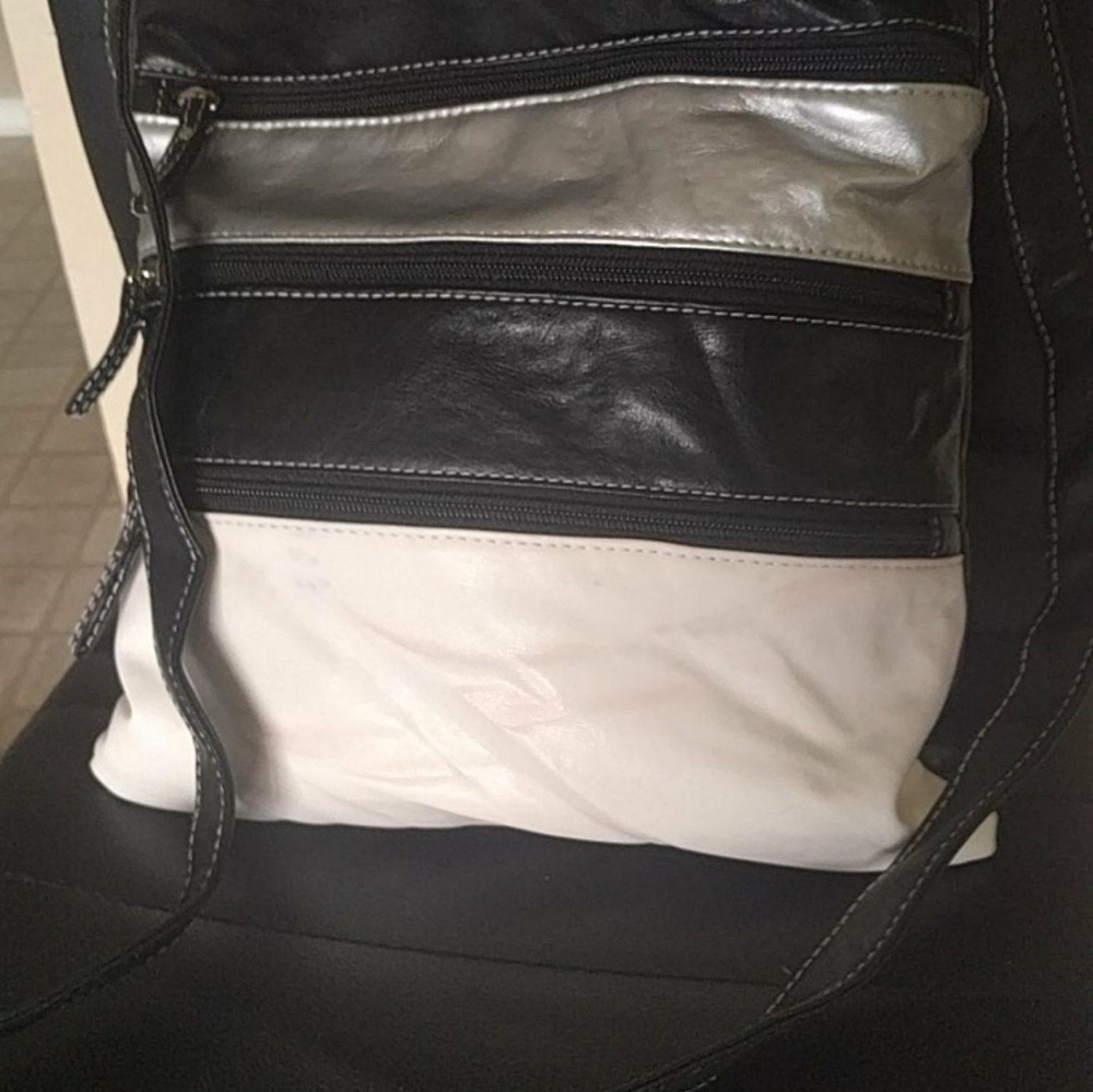 Crossbody - Picture 4 of 6
